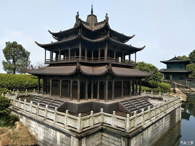 宋代岳阳楼建筑模型平面呈方形,面阔3.608米,进深3.092米,4.