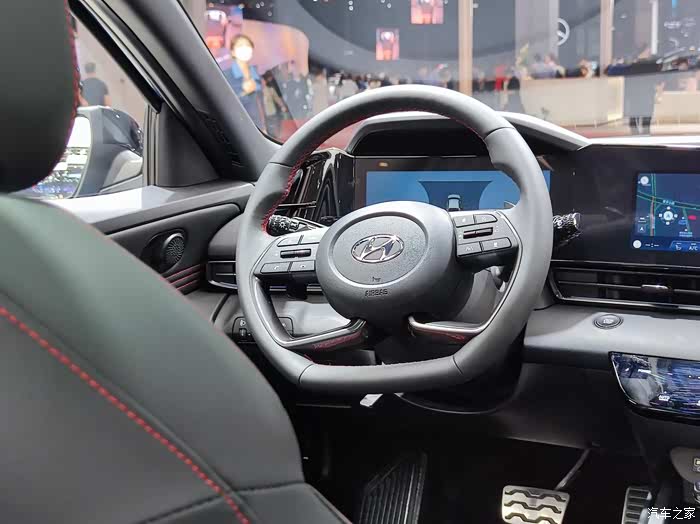 新款伊兰特亮相2023年上海车展成为全场焦点车型