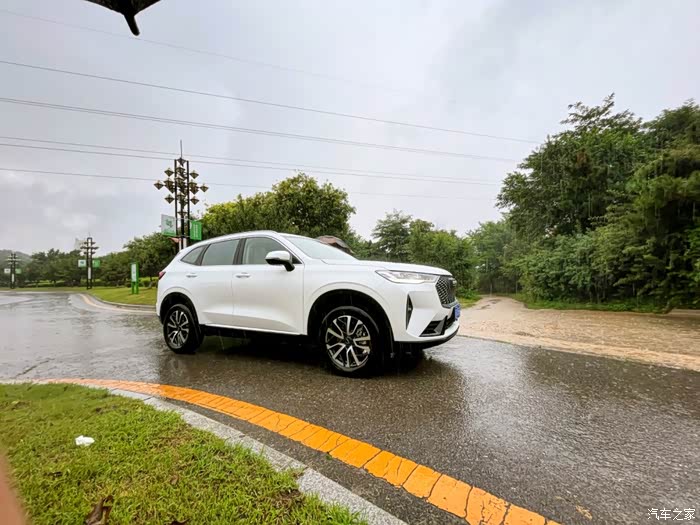 新人提车贴第三代哈弗h6白色pro前来参见