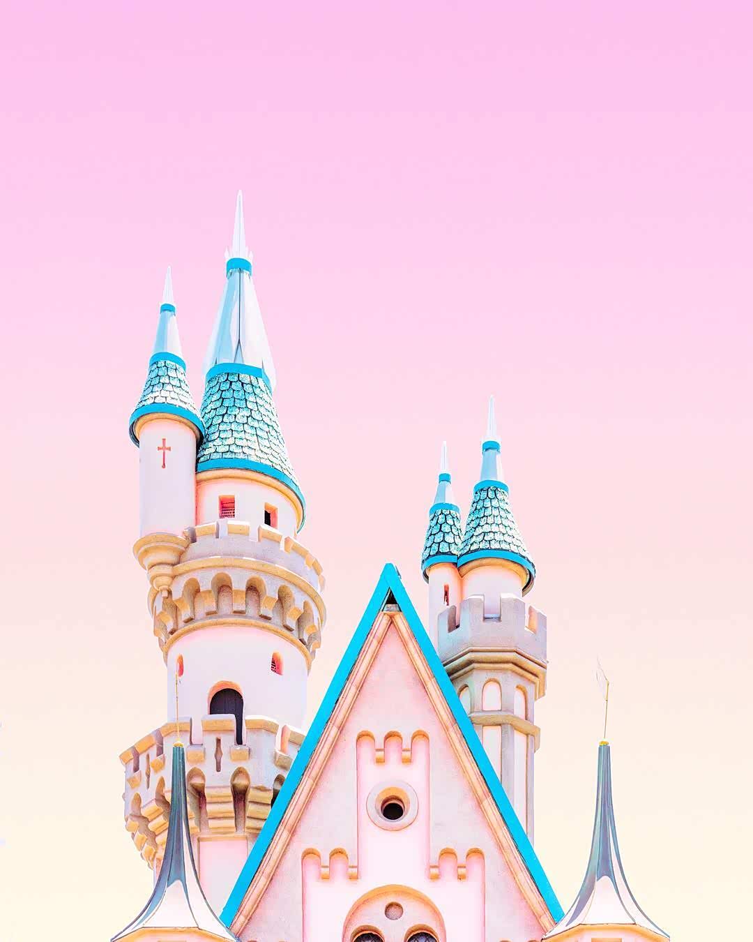 迪士尼城堡—最接近童话的地方 ,所以请管好你的手.