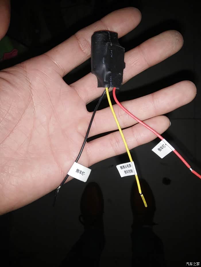 这说明你的摄像头接线不对,是不是加装一个继电器呀!