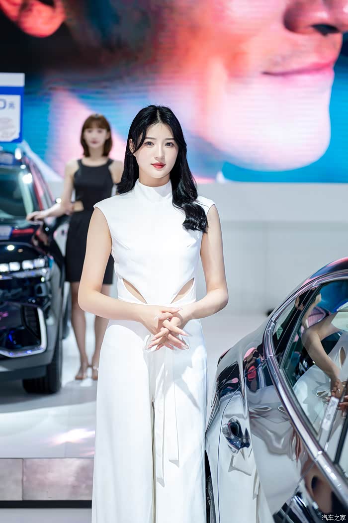 听说你们想看车模这里有青岛车展热乎乎的别克妹子