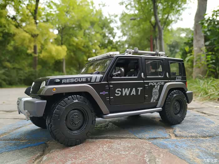 健哥粗狂硬派吉普牧马人swat警车版