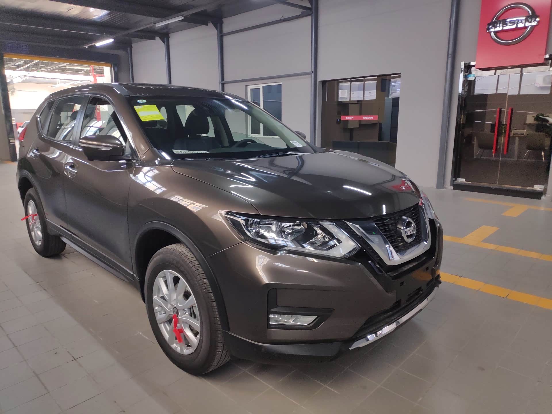 求黑色奇骏照片哪位大哥有照片拿出来欣赏一下