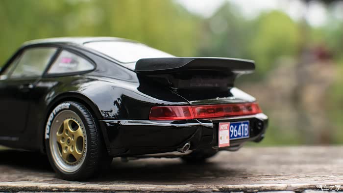 糙模改轻改一台湾岸帝王保时捷964黑鸟118模型改装