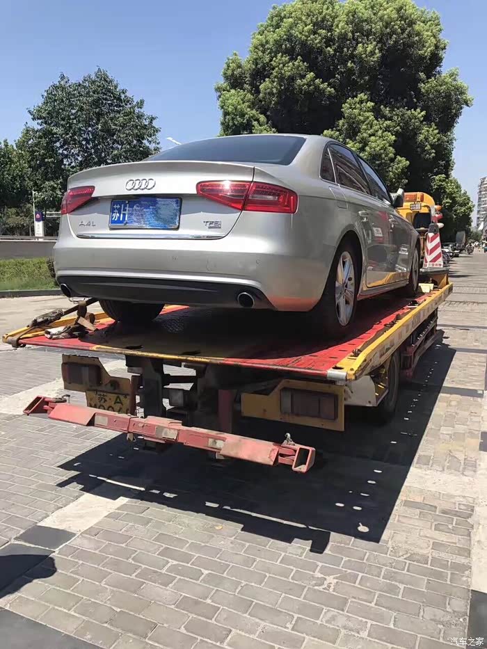 哈哈,老款白金的拖车时候图片.