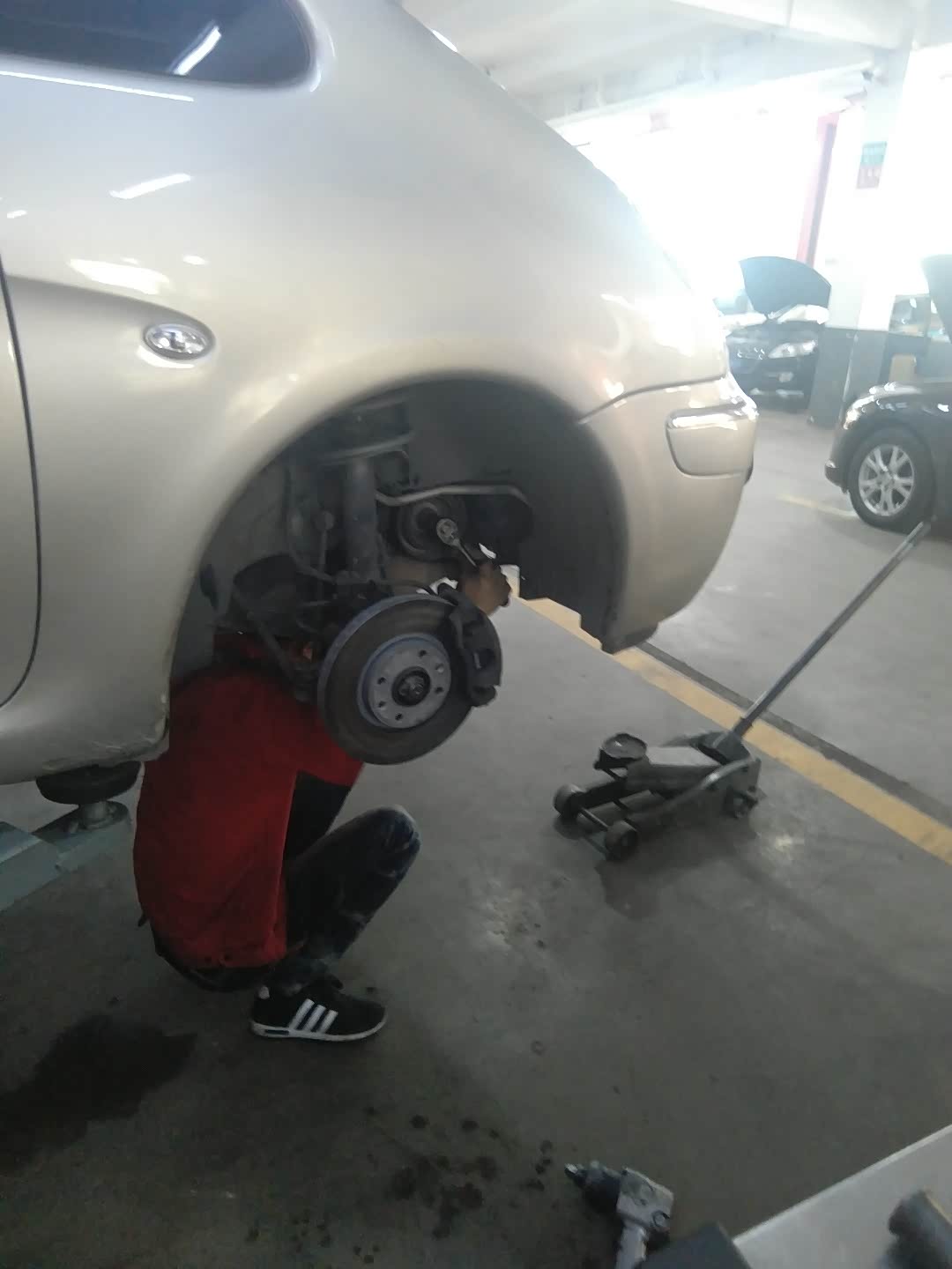 现在修车店真的只换配件,就算没问题也要换,要