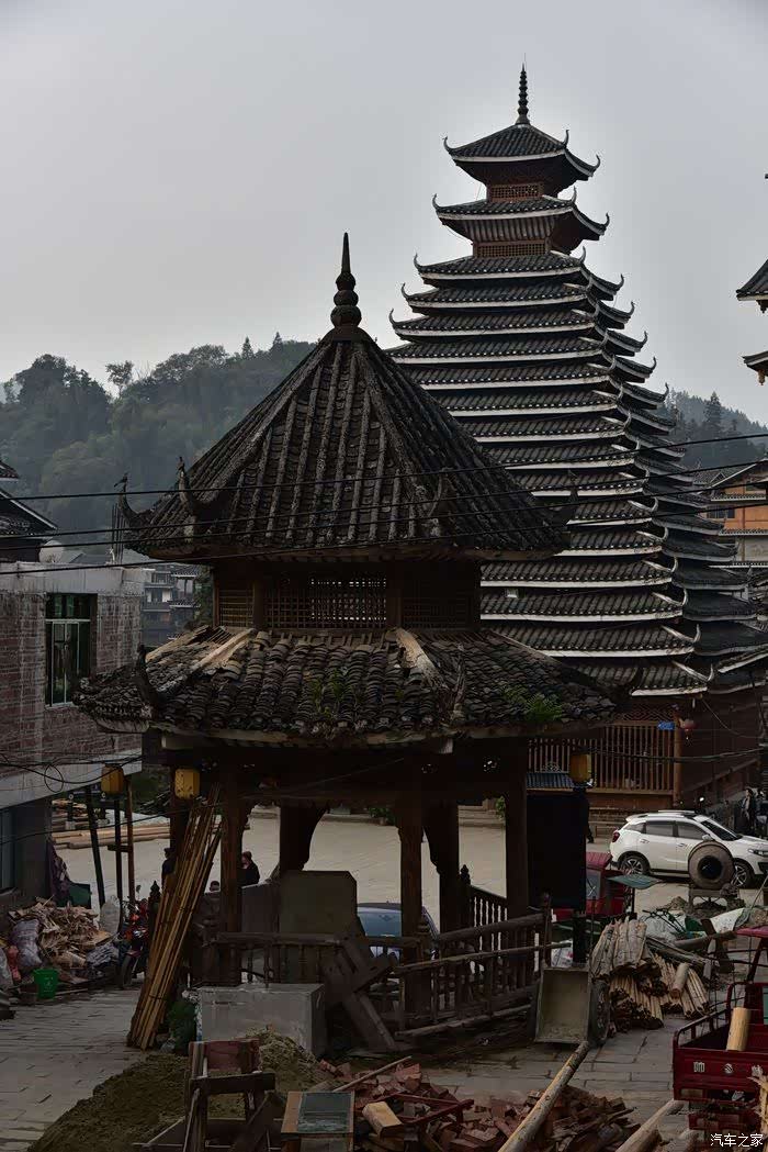 侗族的木结构建筑的典范是风雨桥