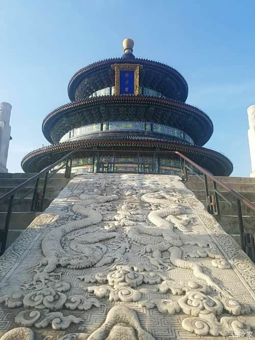 天坛祈年殿,前身为大祈殿,用于和祀天地.