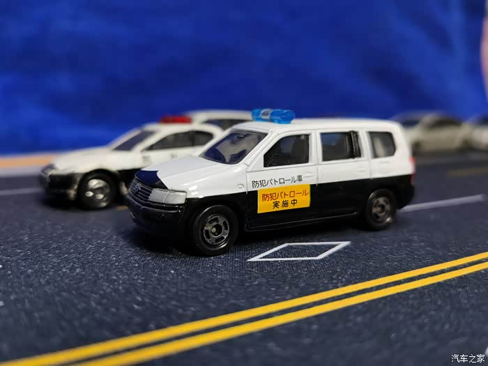 降温送关怀多美卡丰田probox警车