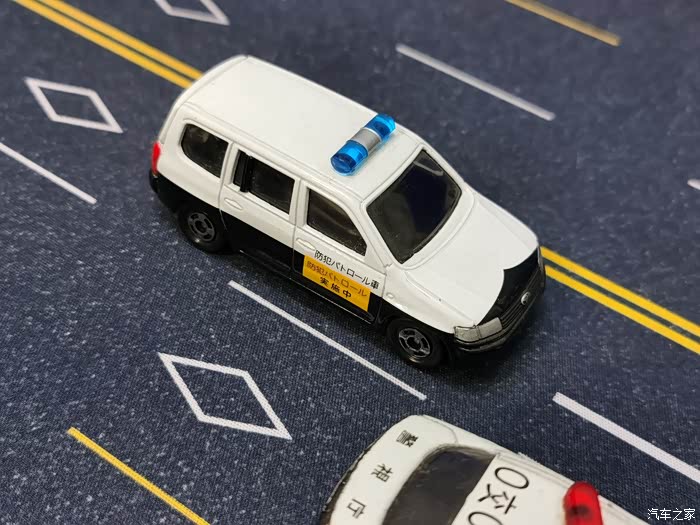 降温送关怀多美卡丰田probox警车