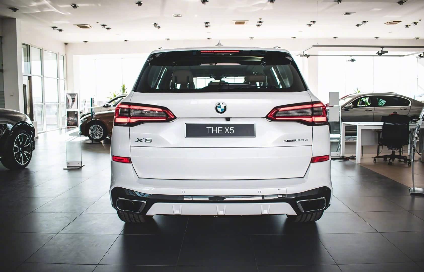 最霸气的宝马x5超大的前脸野性十足