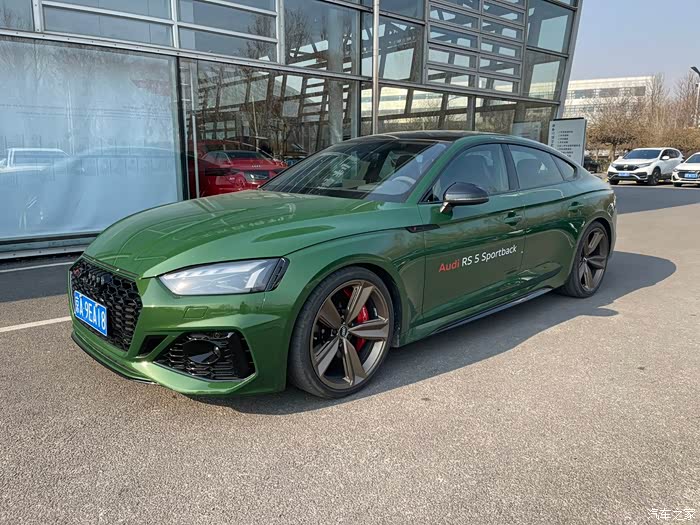 试驾车退役索诺玛绿奥迪rs5