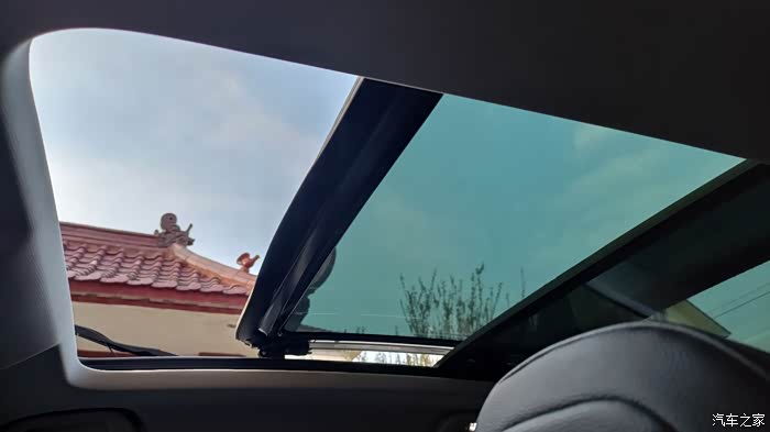 三代哈弗h6实用且操作方便的全景天窗