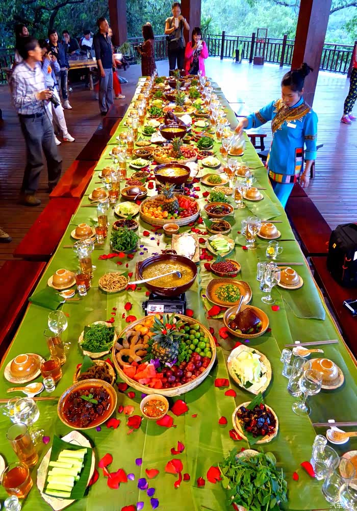 宝"藏时光】无酒不欢的风情长桌宴 真好长的张桌子啊