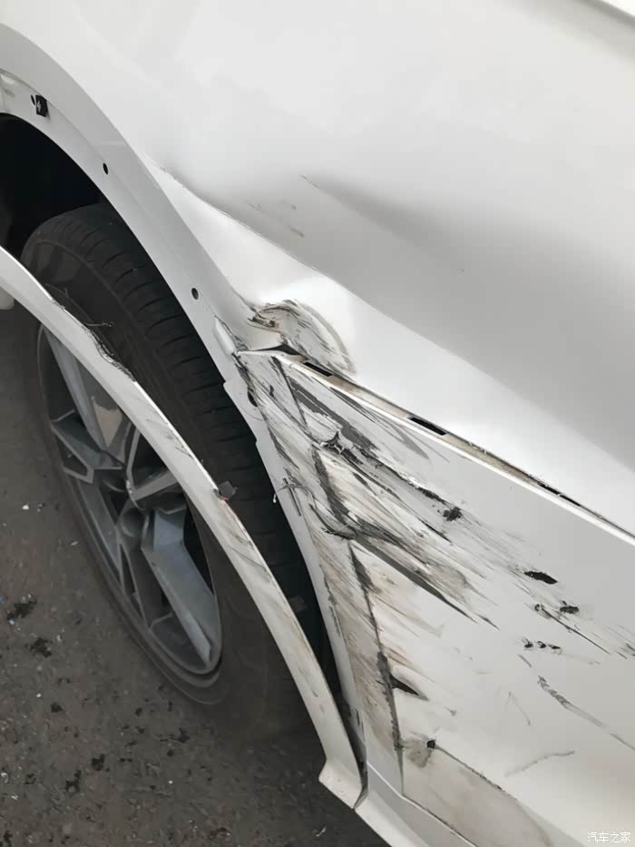 【图】新车惨被追尾……_奥迪q5/q5l论坛_汽车之家论坛