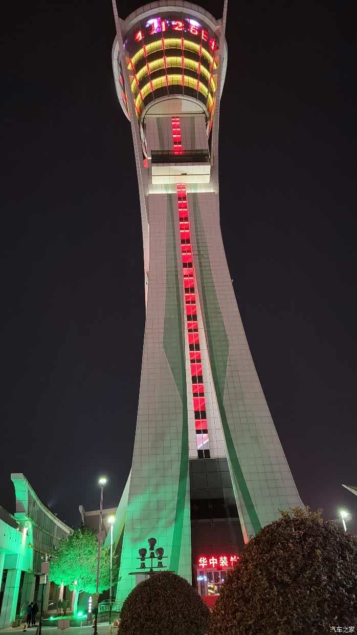 就地过年大途陪我来过年之潍坊人民广场夜景