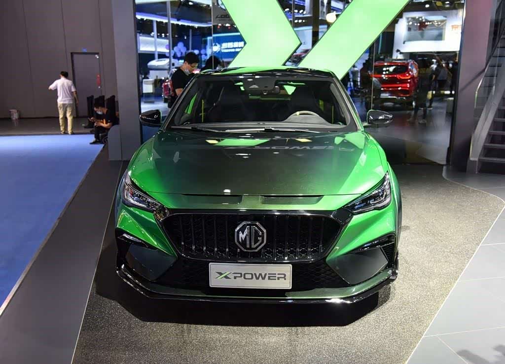 上汽名爵6很有跑车风范满足我的跑车梦