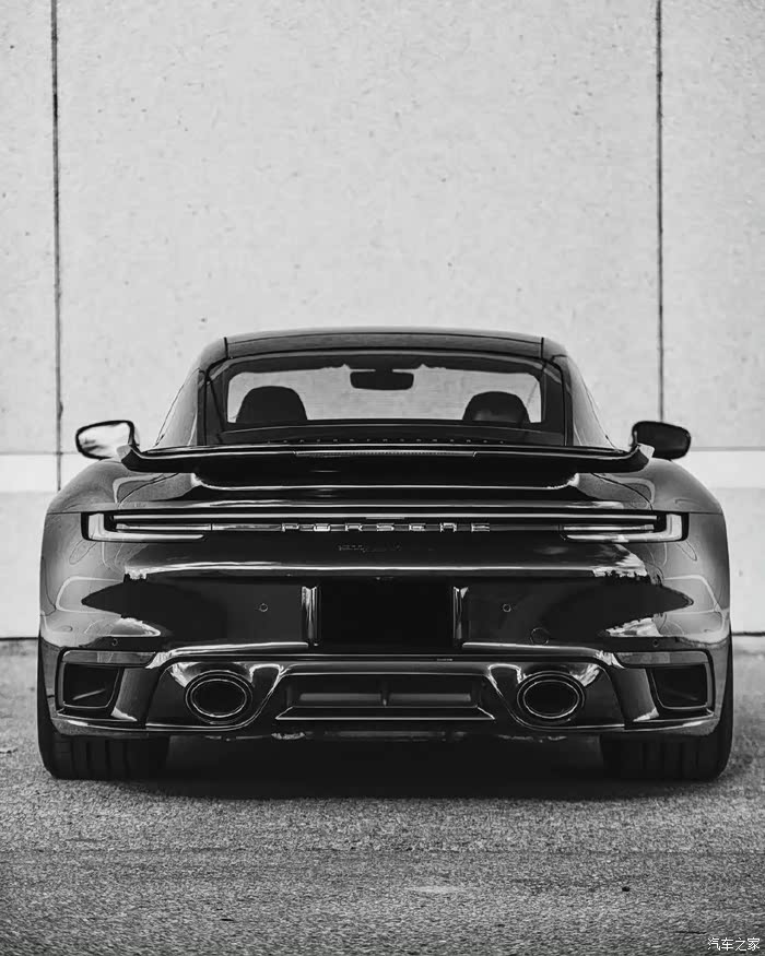 保时捷911turbos黑色性能蛙