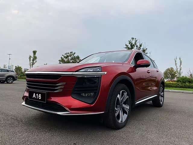 众泰ts5汽车无论从外观还是从内饰都非常的漂亮.