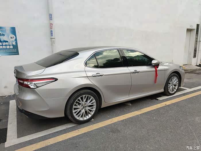 凯美瑞欧泊银还是珍珠白