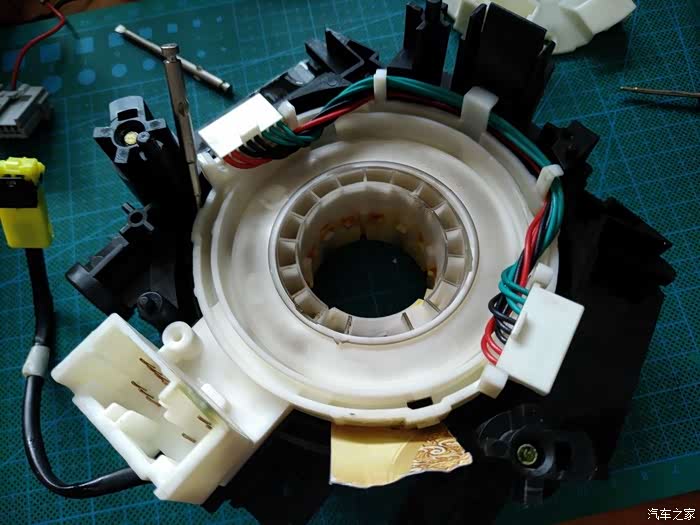 更换05年骐达方向盘气囊游丝