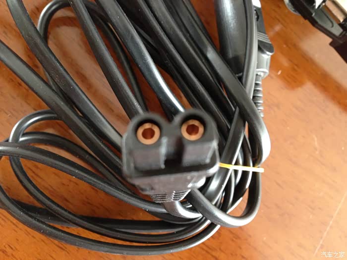 【家家众测】"桶"筹兼顾——沿途新款便携式数显车载充气泵评测