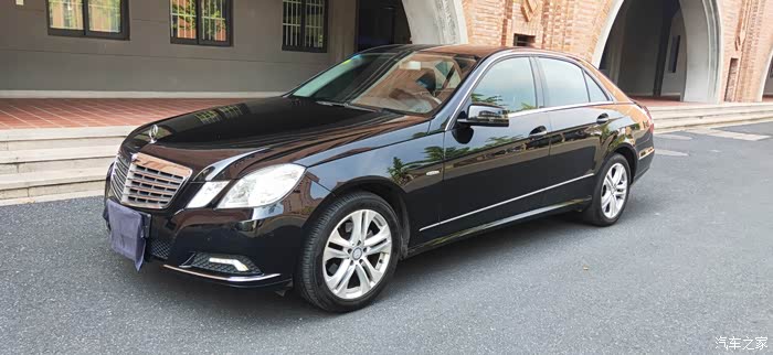 转让2010进口奔驰e200黑内黑外