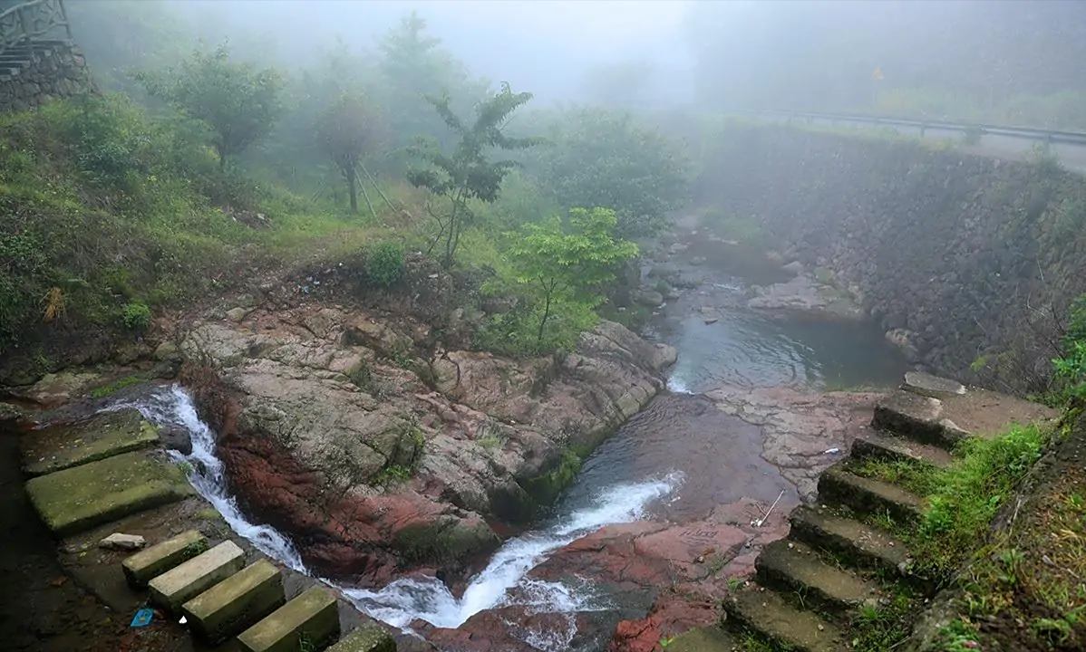 余姚最高峰青虎湾岗图片