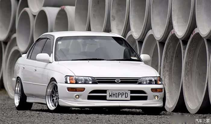 七代卡罗拉相比六代车型,使用了更为圆润,柔和的曲线.