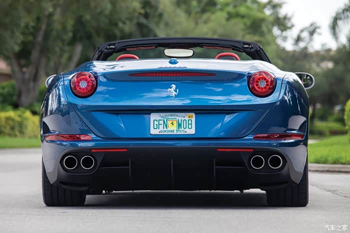 蓝色的法拉利ferraricalifo翘起屁股真是迷人