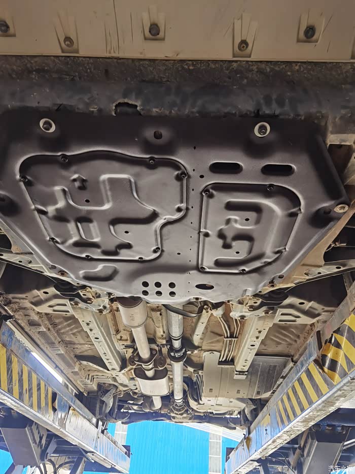 16款哈弗h6couple更换碳钢发动机护板