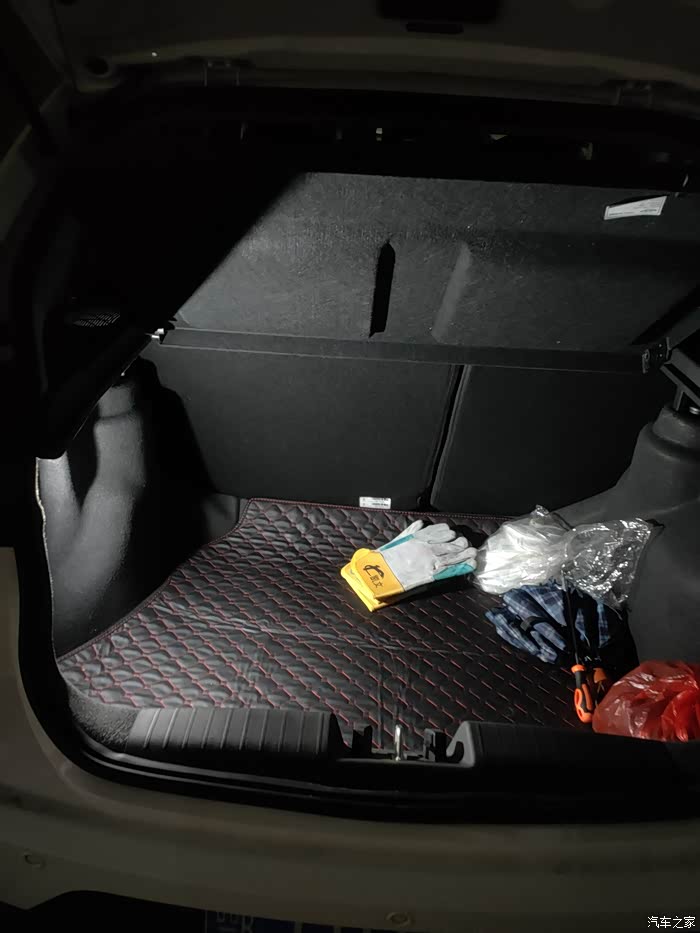 21款瑞虎3xplus自动红枣后备箱灯加装成功