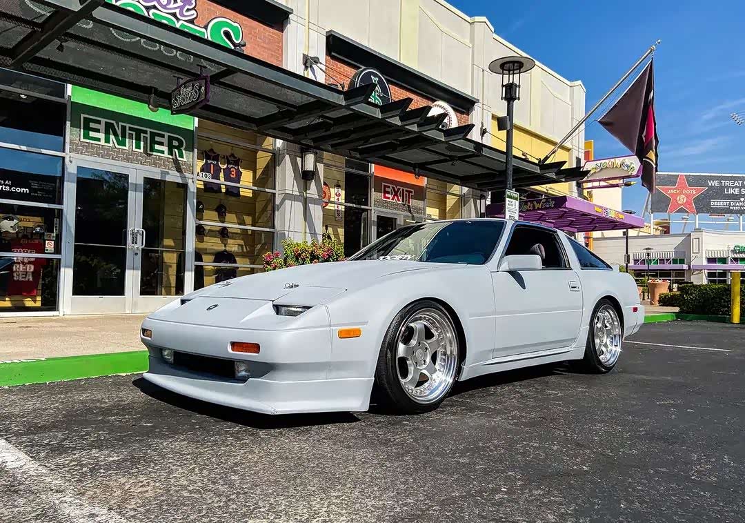 打造日产300zx 成为与众不同的跑车姿态