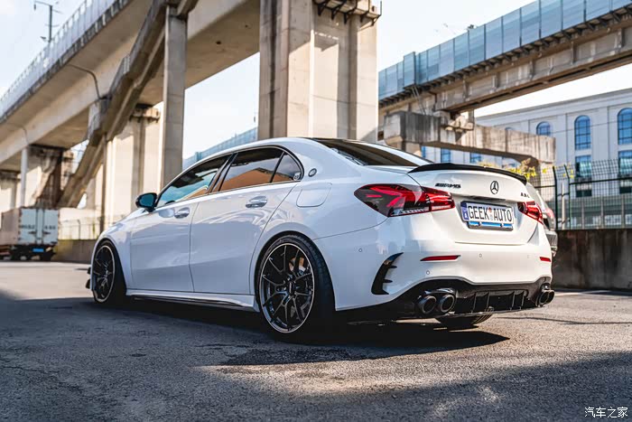 宽体诱惑奔驰a35lamg改a45s前脸