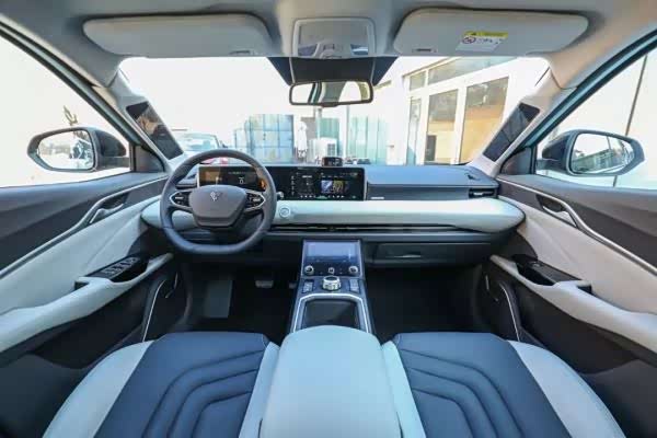 哪吒U的前脸整体看起来最有辨识度