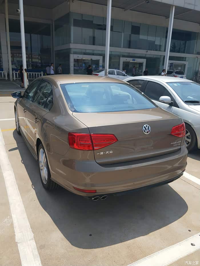 谁能发点金色的速腾图片看一下