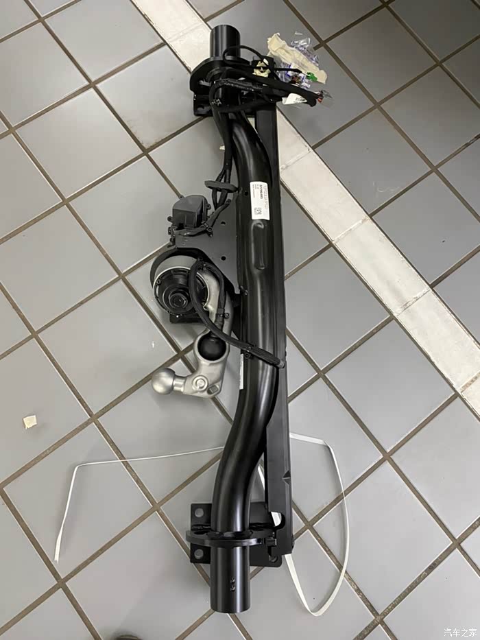 21款b5v90加装原厂拖车钩