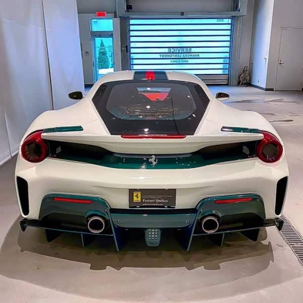 白马王子法拉利488 pista,这外观太拉风了