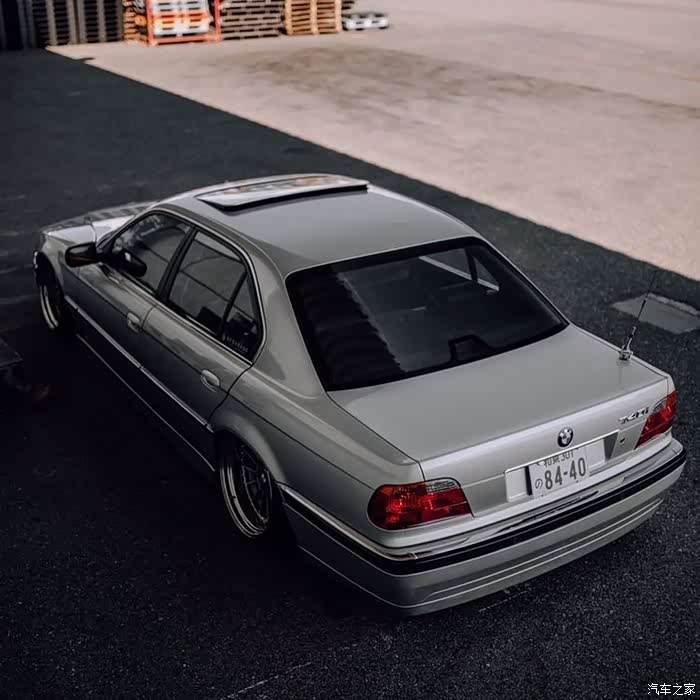 姿态宝马e38740i这是你喜欢的那台老车吗