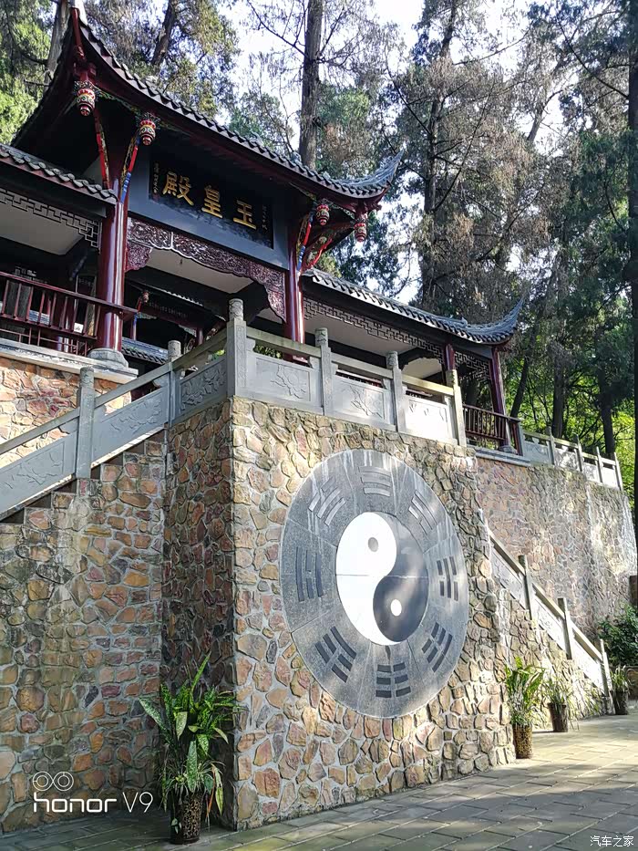 四川长安suv联盟开着我的95问道教圣地鹤鸣山道观