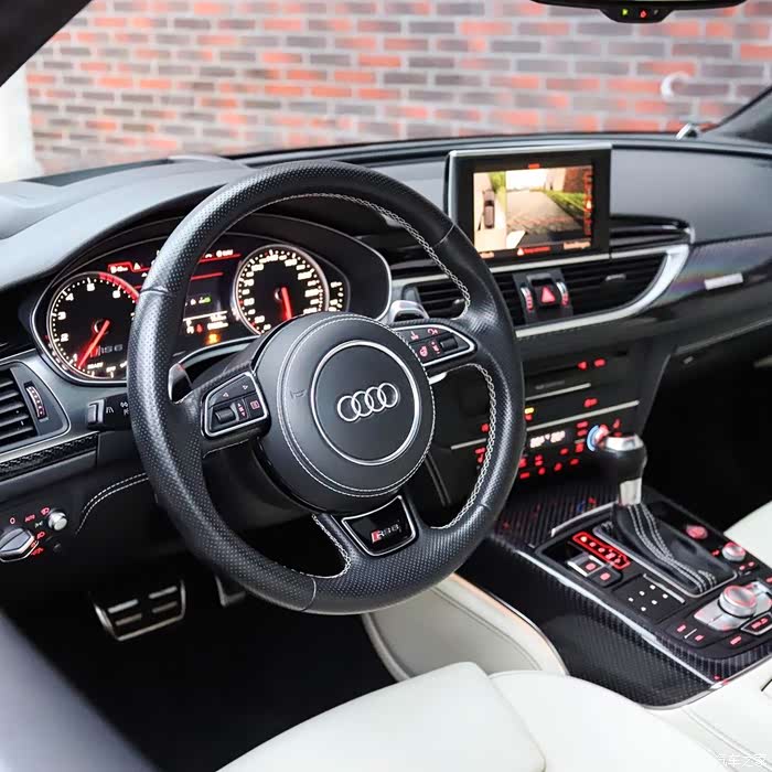 【图】2016 奥迪rs6,605马力,蓝色车漆,黑白双色内饰.