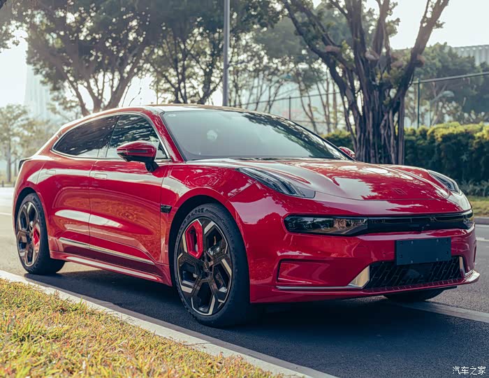 拍摄一组极氪001星尘红大片