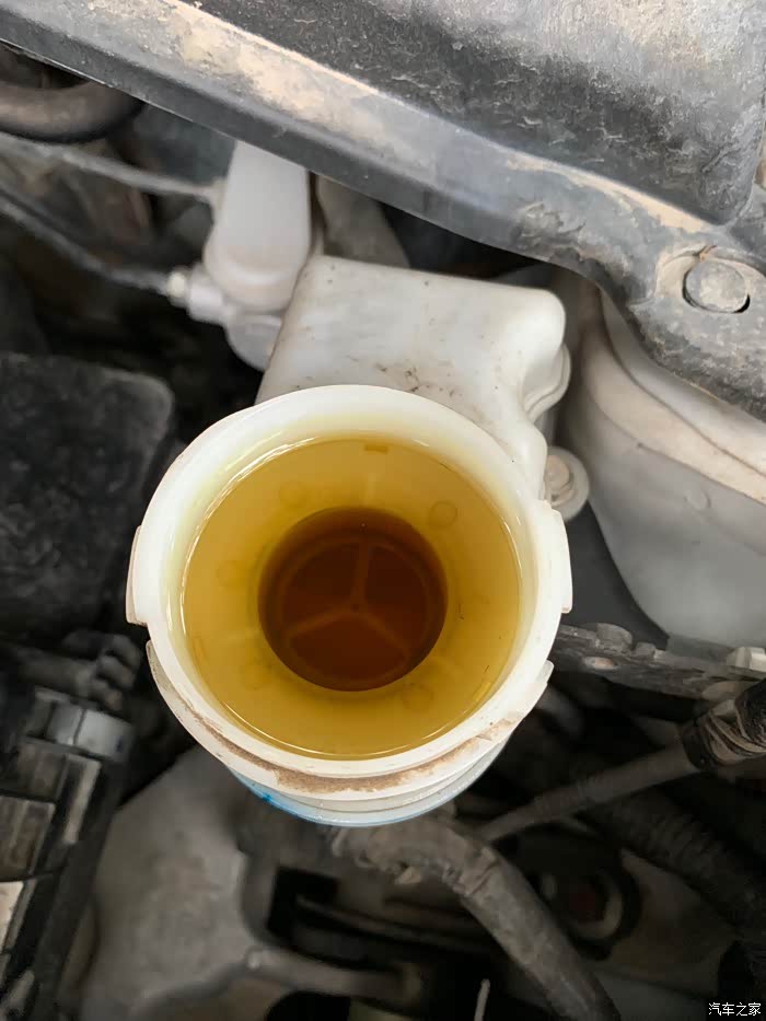 两个月前换的制动液感觉有点黑啊正常吗