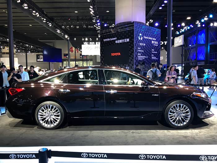 2021广州车展之丰田亚洲龙