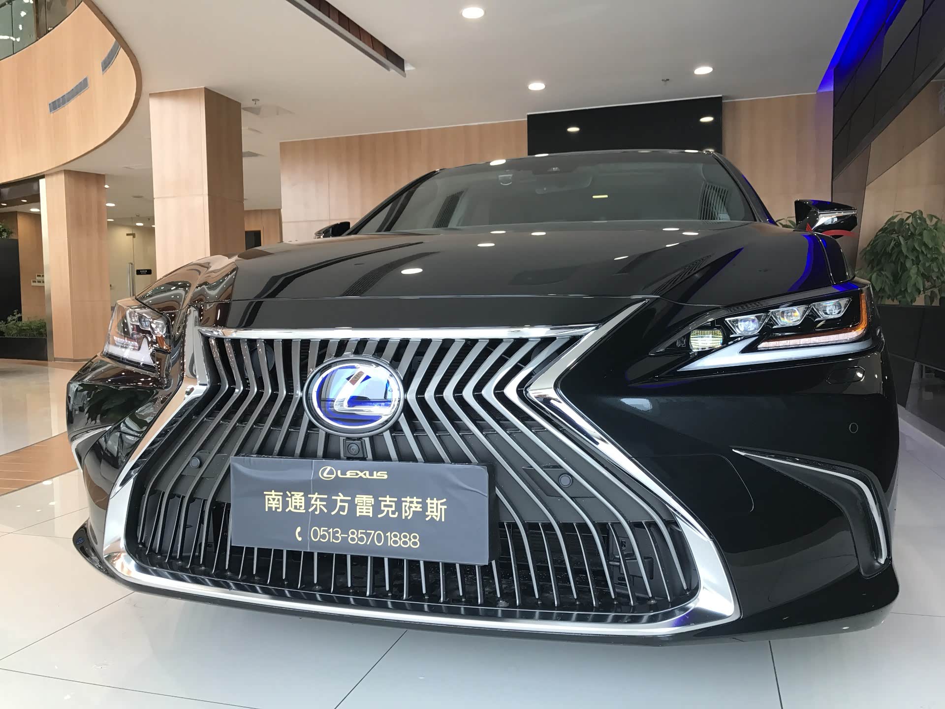 人生第一辆车雷克萨斯es300h行政版