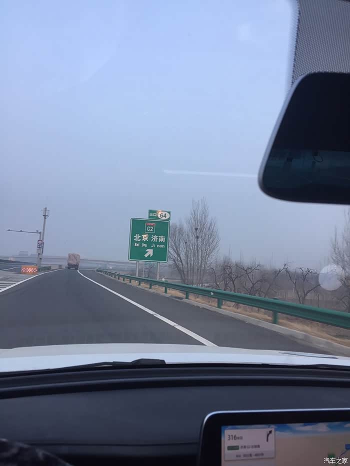 夜晚穿梭在高速路上的75之济南到济宁