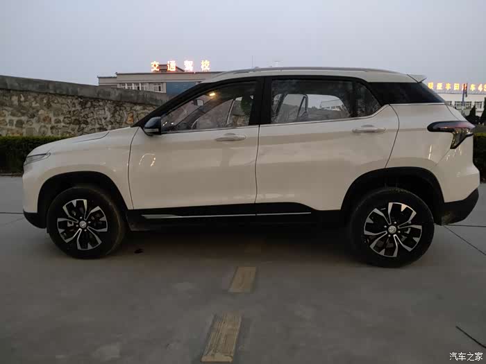 申精喜提白色宝骏510