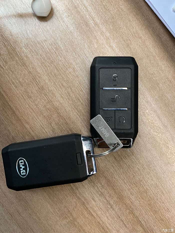 新人报道喜提比亚迪e2主要为了感谢他