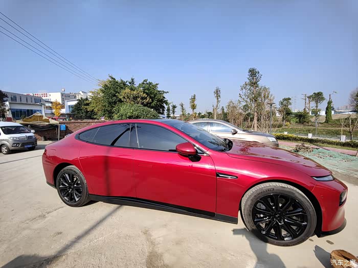 【图】曜日红轮毂黑化_小鹏p7论坛_汽车之家论坛